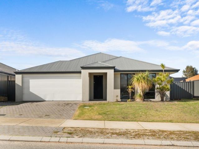 SPACIOUS FAMILY HOME WITH SIDE ACCESS IN GREAT LOCATION!