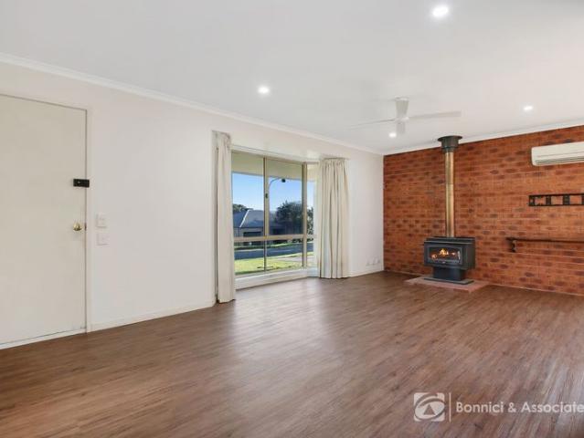 SPACIOUS FAMILY HOME WITH SIDE ACCESS & LARGE SHED IN THURGOONA