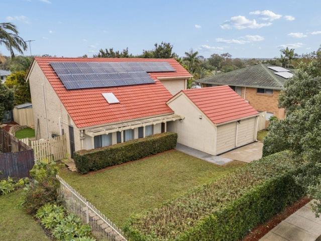 Spacious Family Home with Soaring Ceilings, Solar & Exceptional Convenience