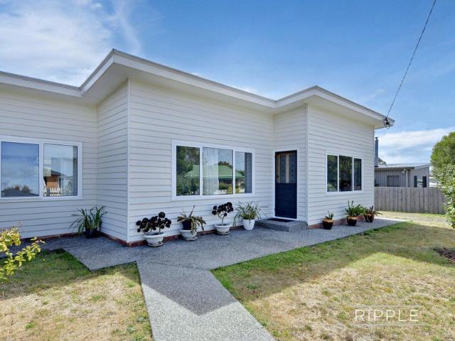 Spacious Family Home with Solar & Huge Backyard
