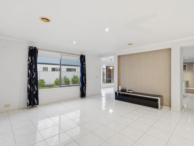 Spacious Family Home with Solar Panels in Prime Kialla Location