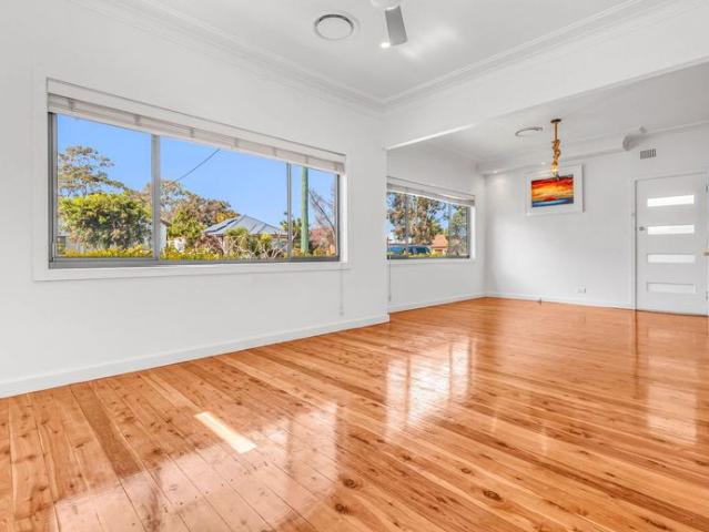 Spacious Family Home with Solar Power Fantastic Outdoor Living