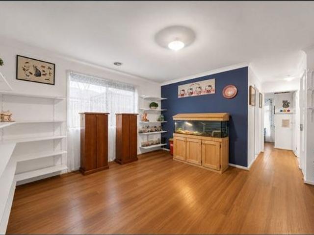 Spacious Family Home with Spa in Prime Location!