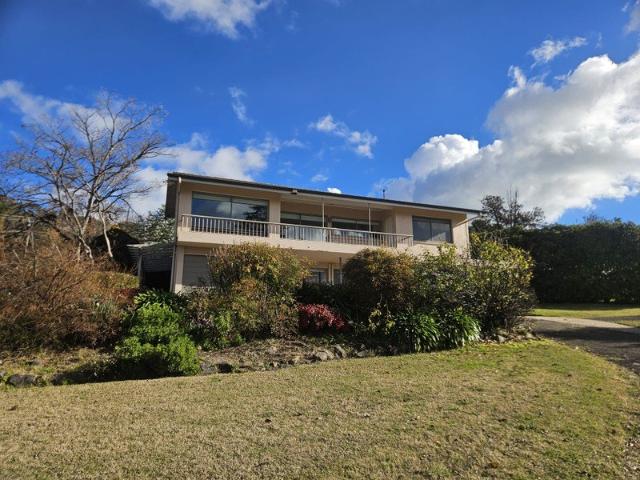 Spacious Family Home with Spectacular Mount Panorama Views