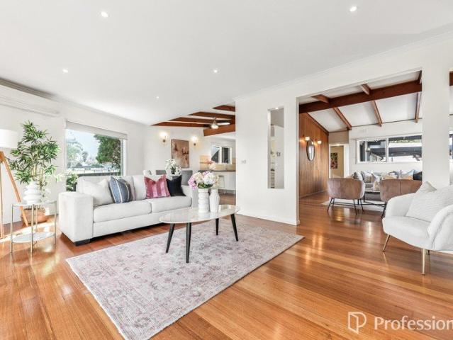 Spacious Family Home with two separate living areas in quiet court Location!