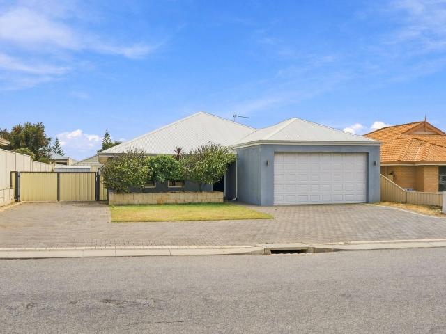 Spacious Family Home with Theatre and Convenience