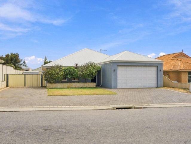 Spacious Family Home with Theatre and Convenience