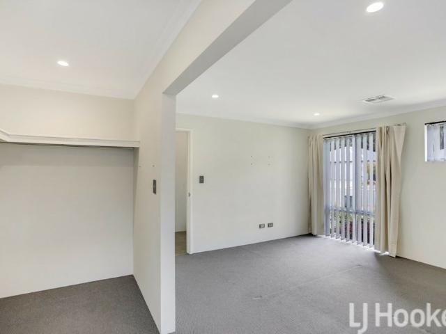 Spacious Family Home with Theatre, Office & Gourmet Kitchen in Sought After Lakelands