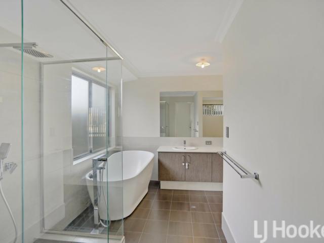 Spacious Family Home with Theatre, Office & Gourmet Kitchen in Sought After Lakelands