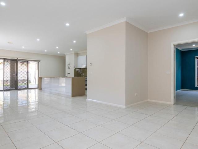 SPACIOUS FAMILY HOME WITH THEATRE & MULTIPLE LIVING AREAS