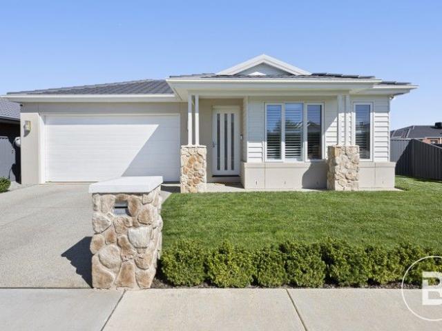 SPACIOUS FAMILY HOME WITH THEATRE ROOM & SIDE ACCESS