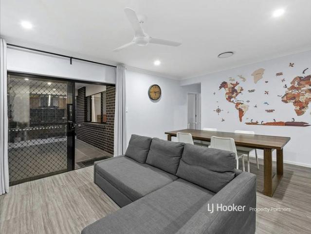 Spacious Family Home with Timber Flooring, Ducted Air Con and SOLAR PANEL SYSTEM in the Sought After Carvers Reach Estate