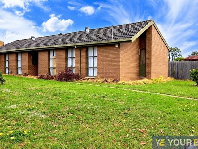 Spacious Family Home with Triple Garage and Large Shed!