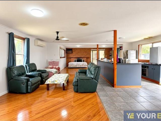 Spacious Family Home with Triple Garage and Large Shed!