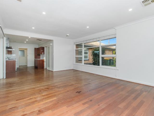 SPACIOUS FAMILY HOME WITH VERSATILE FLOORPLAN & BEAUTIFUL GARDENS