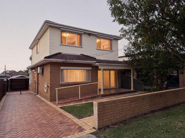Spacious Family Home with Versatile Living Spaces and Ample Parking