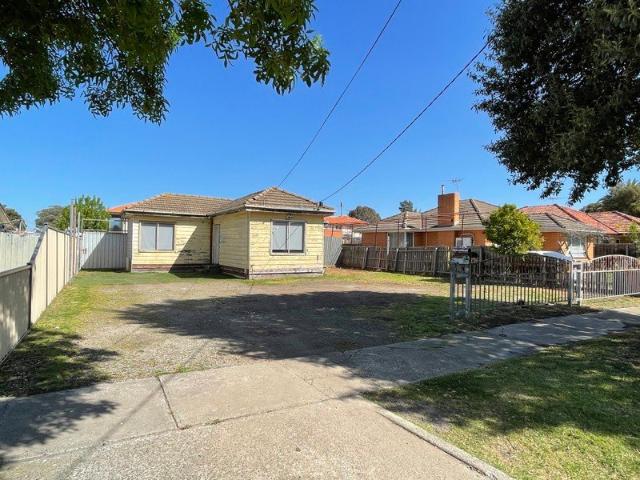 Spacious Family Home with Versatile Rear Studio