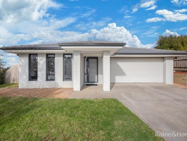 Spacious Family Home with Views, Versatile Outdoor Space & Nearby Walking Tracks