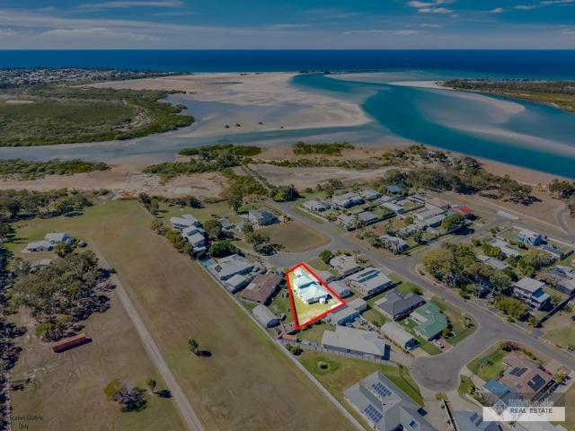Spacious Family Home & Water Views!