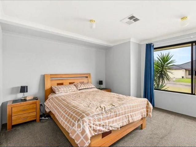 Spacious Family Home with Workshop & Side Access