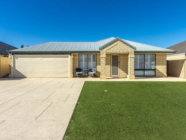 Spacious Family Home with 4 Car Garage & Powered Workshop