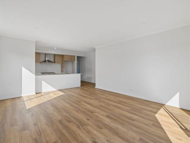 Spacious Family Home with 4 Bathrooms & Double Garage