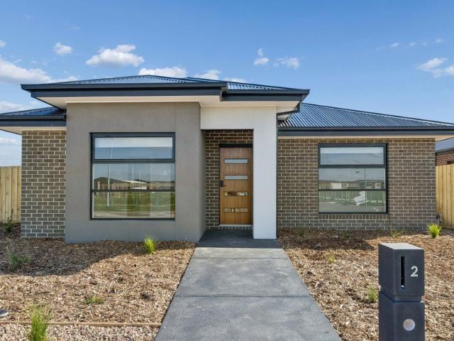 Spacious Family Home with 4 Bathrooms & Double Garage