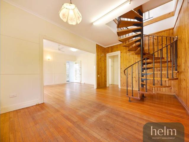 Spacious Family Home + Air Conditioned Studio in a Prime Moorooka Location