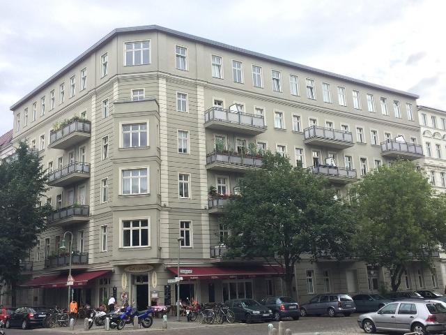 Spacious Family Home at Helmholtzplatz | 130 m² | 2 Balconies | Elevator | 2 Bathrooms | Home Office, Berlin Amsterdam Apartments for Rent