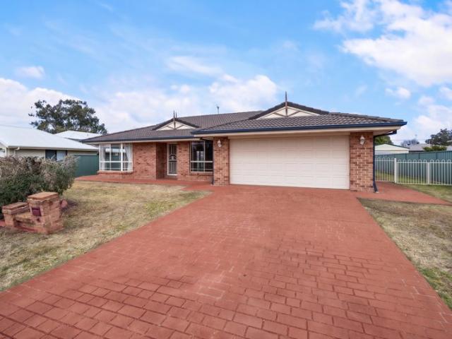 Spacious Family Home Available to Lease Now!