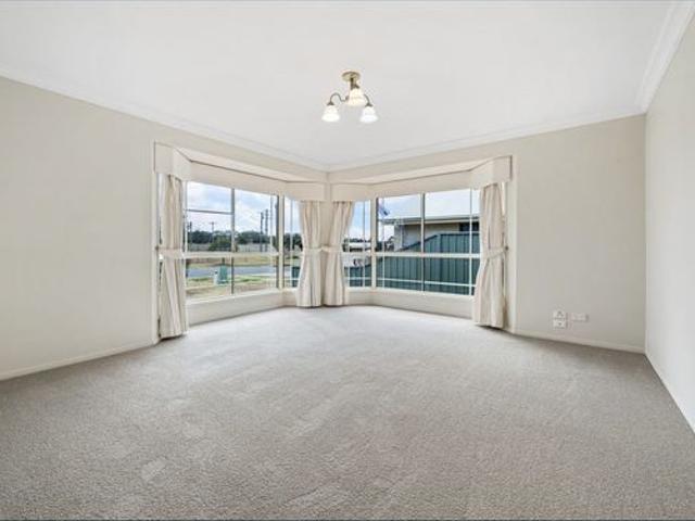 Spacious Family Home Available to Lease Now!