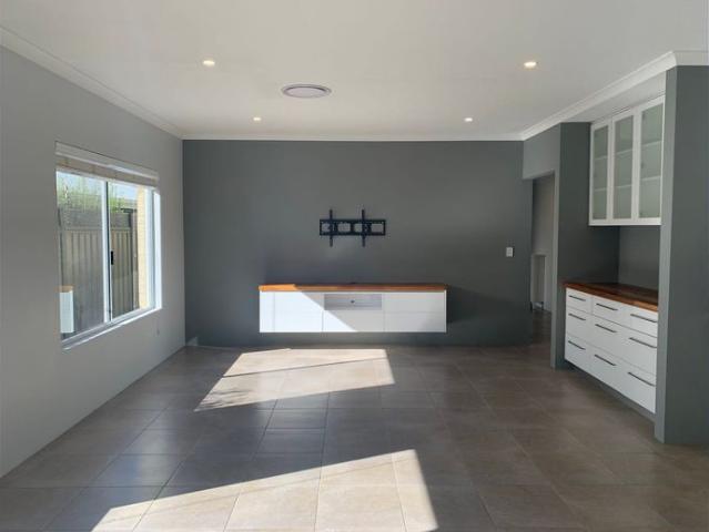 Spacious family home backing onto Dunsborough Golf Course