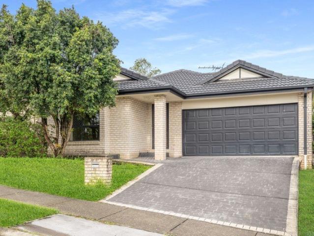 SPACIOUS FAMILY HOME BOASTING MULTIPLE LIVING AREAS