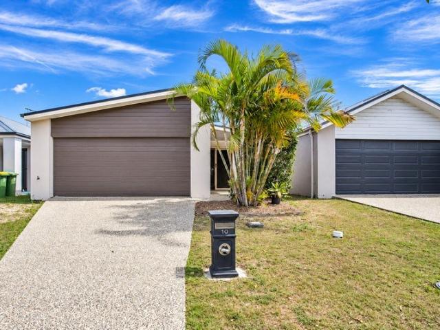 Spacious Family Home Close to the Beach