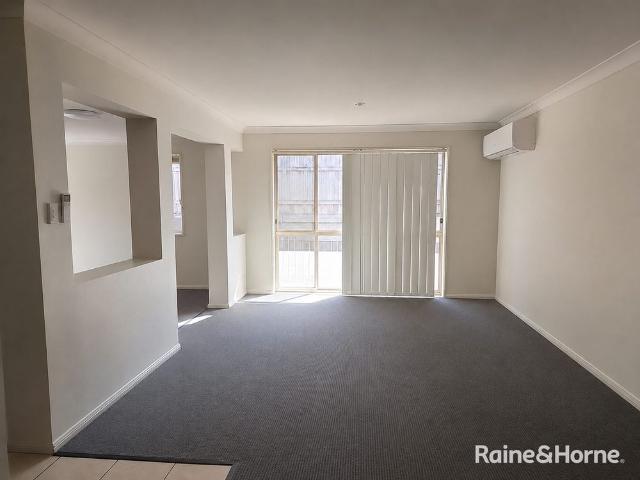 SPACIOUS FAMILY HOME CLOSE TO TRAIN STATION