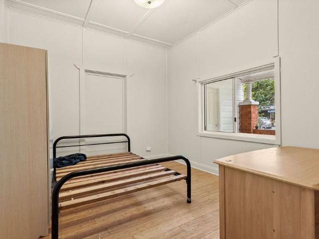 Spacious Family Home Close to Wollongong CBD & Hospital