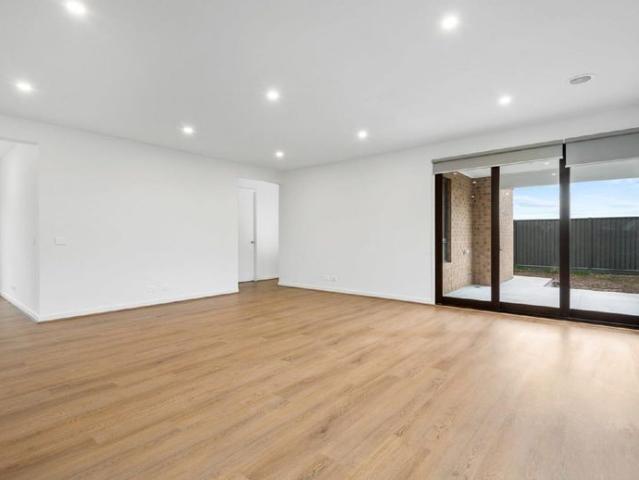 Spacious Family Home Close to All Amenties. !