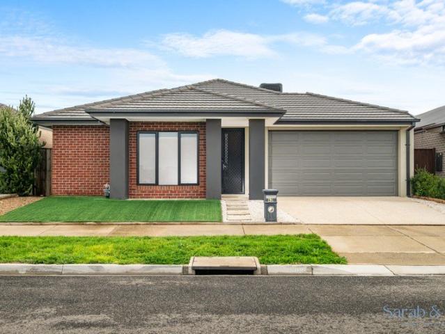 Spacious Family Home Close to All Amenties. !