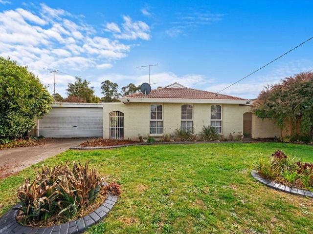 Spacious Family Home Close to CBD & Schools