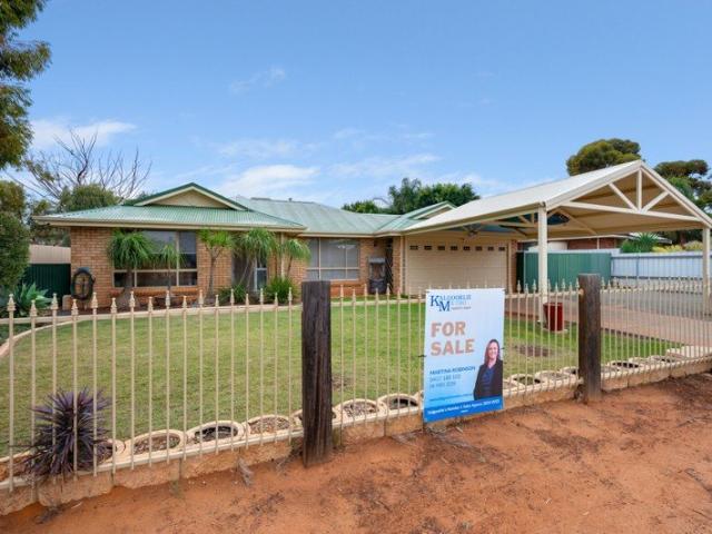 Spacious Family Home Close to Primary School and Shopping Centre