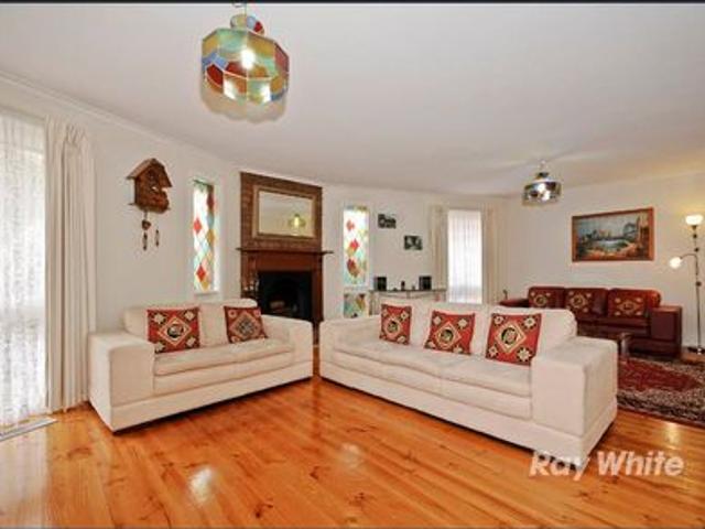 Spacious Family Home Close to Schools and Knox Amenities
