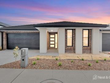 Spacious Family Home Close to Schools & Transport