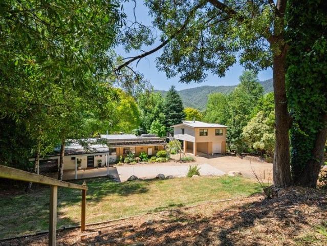 Spacious Family Home & Separate Unit Escape to the Alps