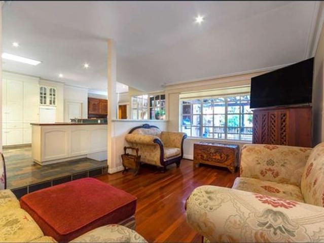 Spacious Family Home Facing Lake Monger – Premium Wembley Living