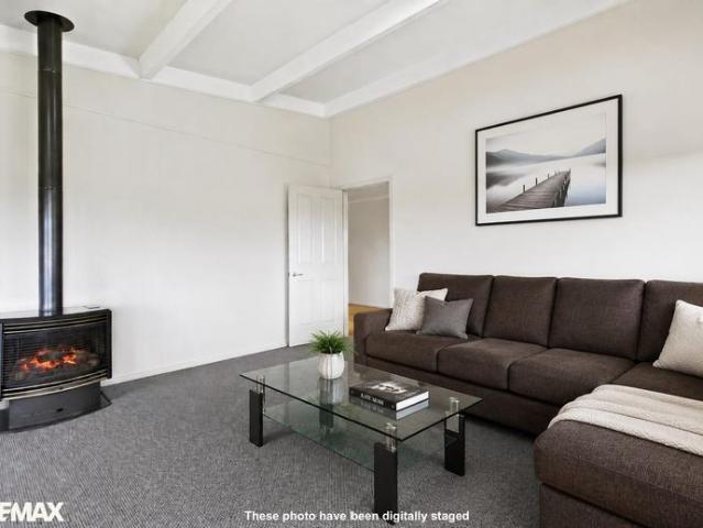 Spacious Family Home for Lease in Prime Lakes Entrance Location