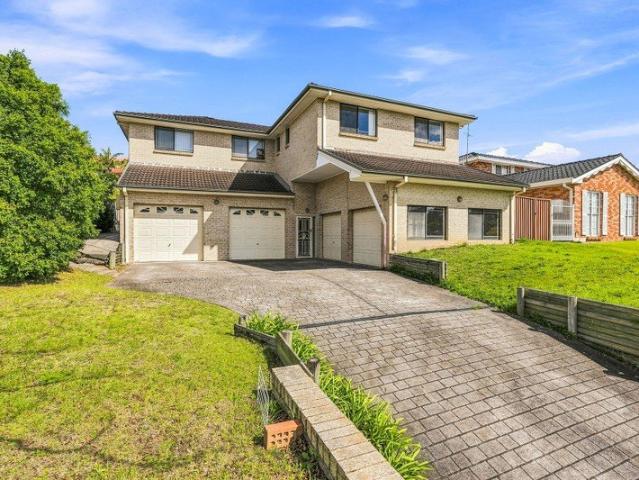 Spacious Family Home for Rent in Prime Location Renovated Kitchen & Ducted A/C