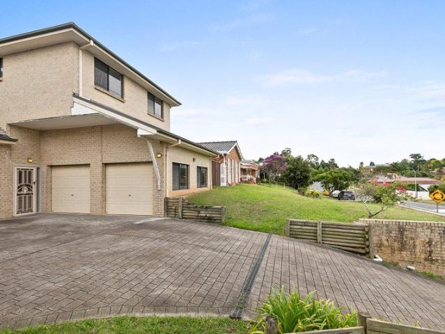 Spacious Family Home for Rent in Prime Location Renovated Kitchen & Ducted A/C