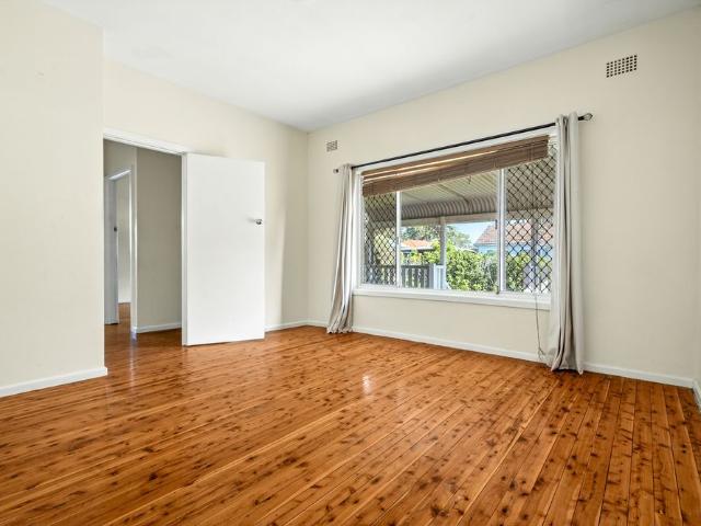 SPACIOUS FAMILY HOME FRESHLY PAINTED!