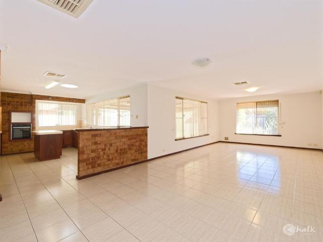 SPACIOUS FAMILY HOME, GREAT LOCATION!