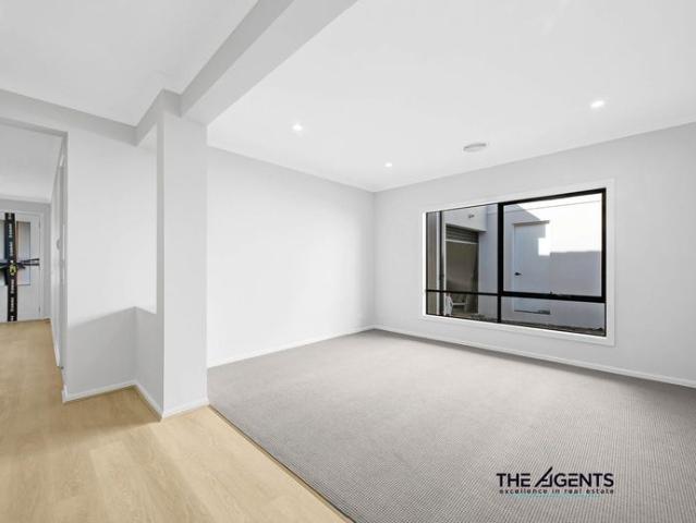 Spacious Family Home in Tarneit – Space, Style & Comfort